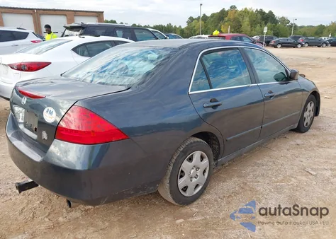 2006 Honda Accord 2.4 Lx из США, поврежденный, VIN 1HGCM564X6A028112